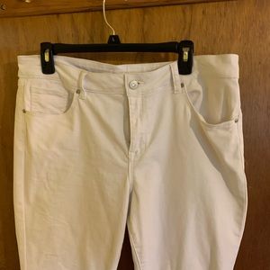 Aristian NY | white stretch Capri pants. Size 14
